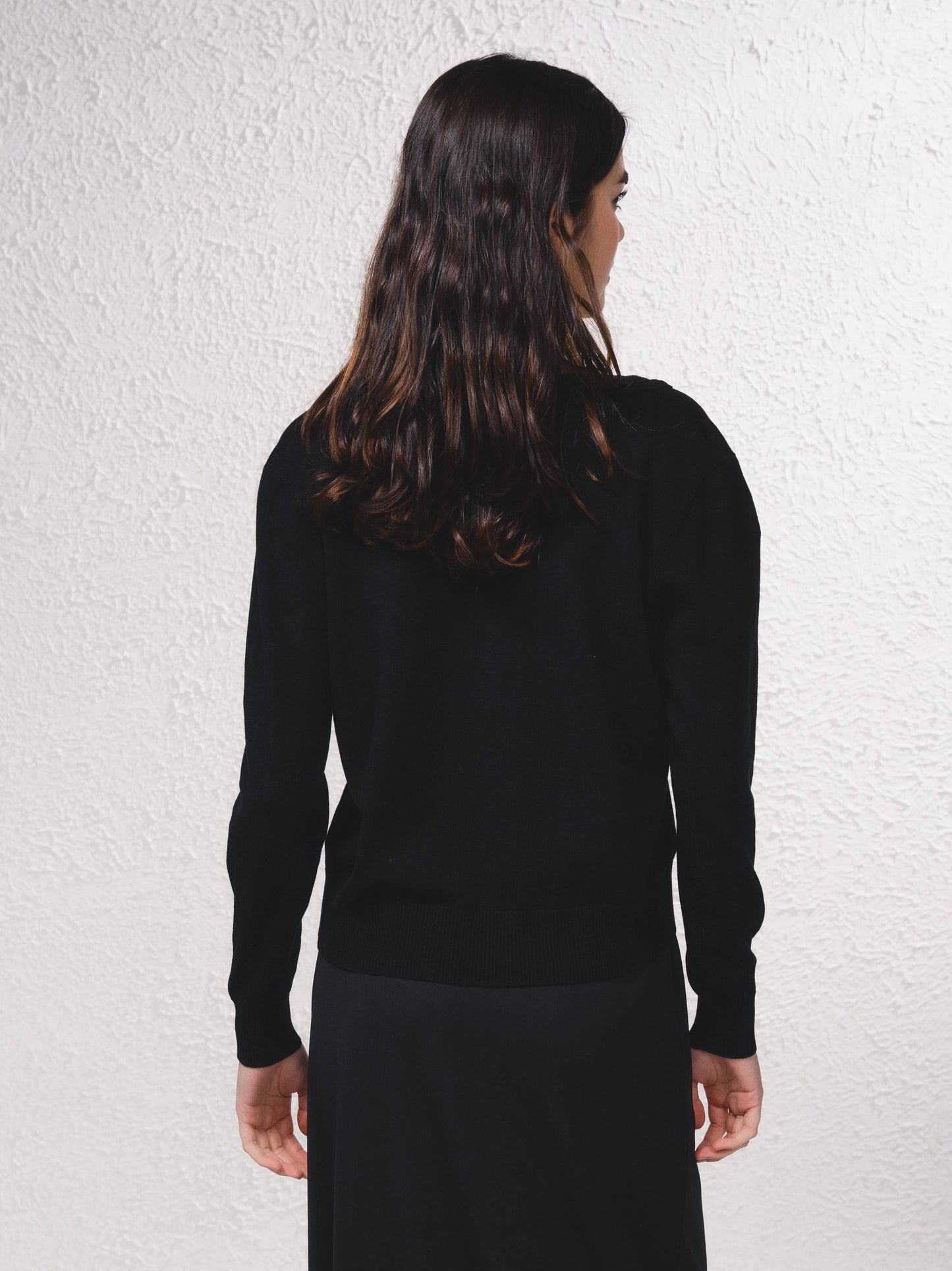Maglione a maglia fine con scollo a V e tasche