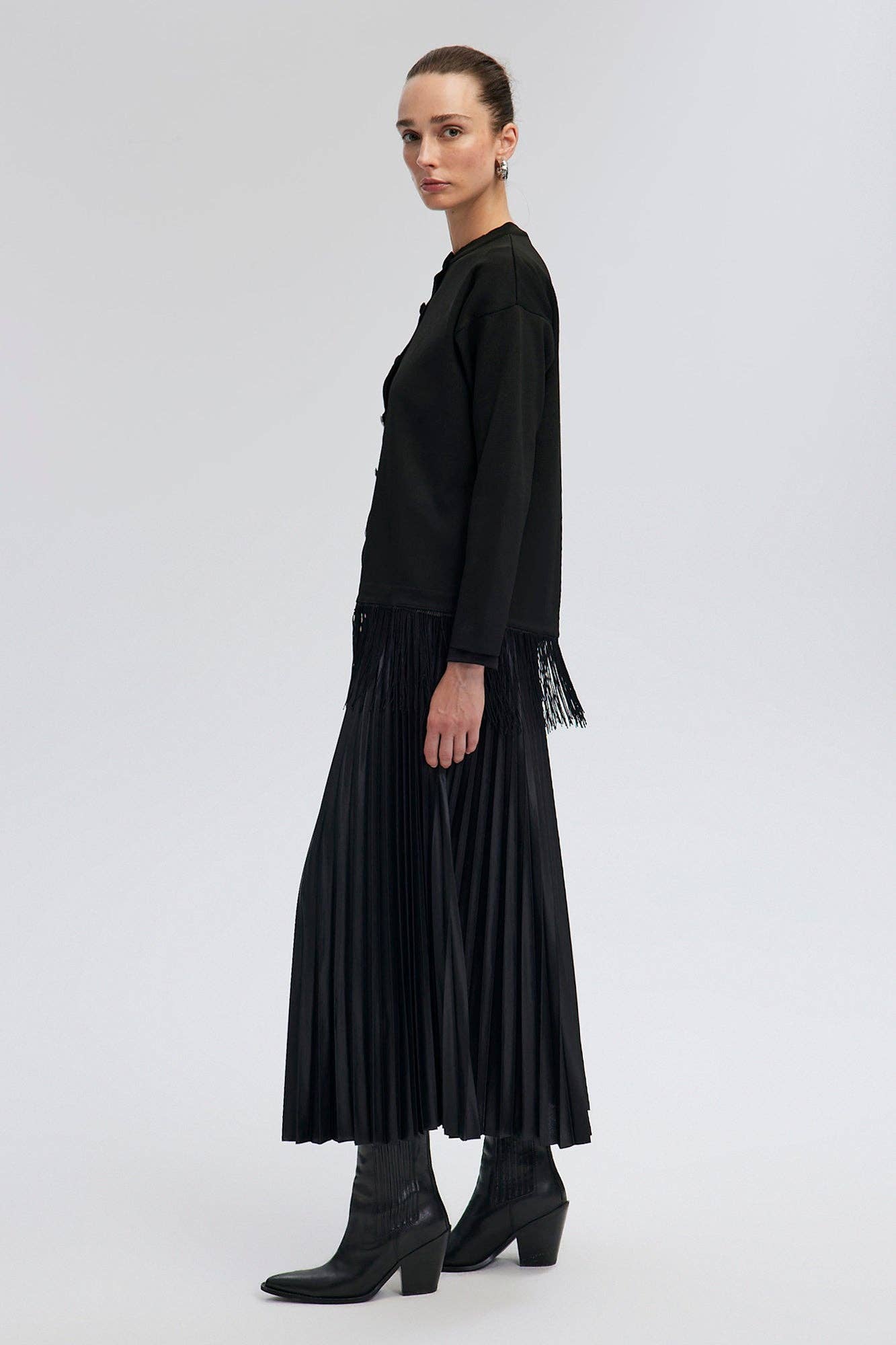 Cardigan in maglia con frange e bottoni