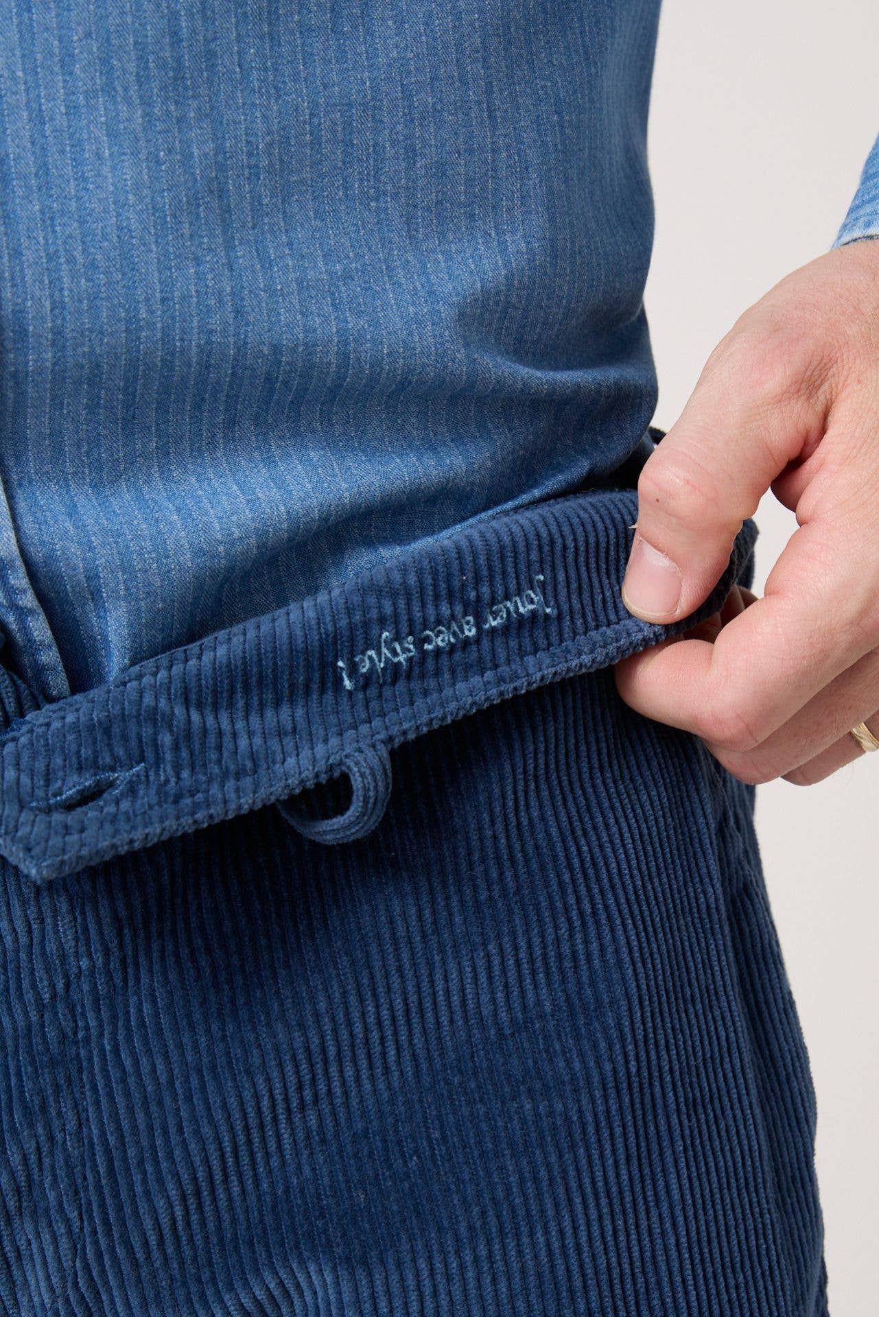 Pantaloni Sundy in velluto a coste blu celeste