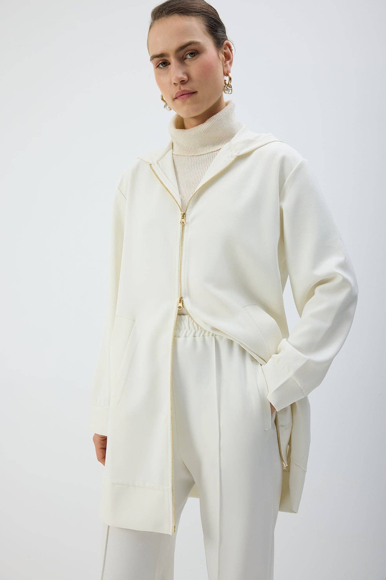 Giacca lunga con cappuccio e zip