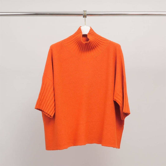 Maglia ampia a collo alto a coste con maniche corte