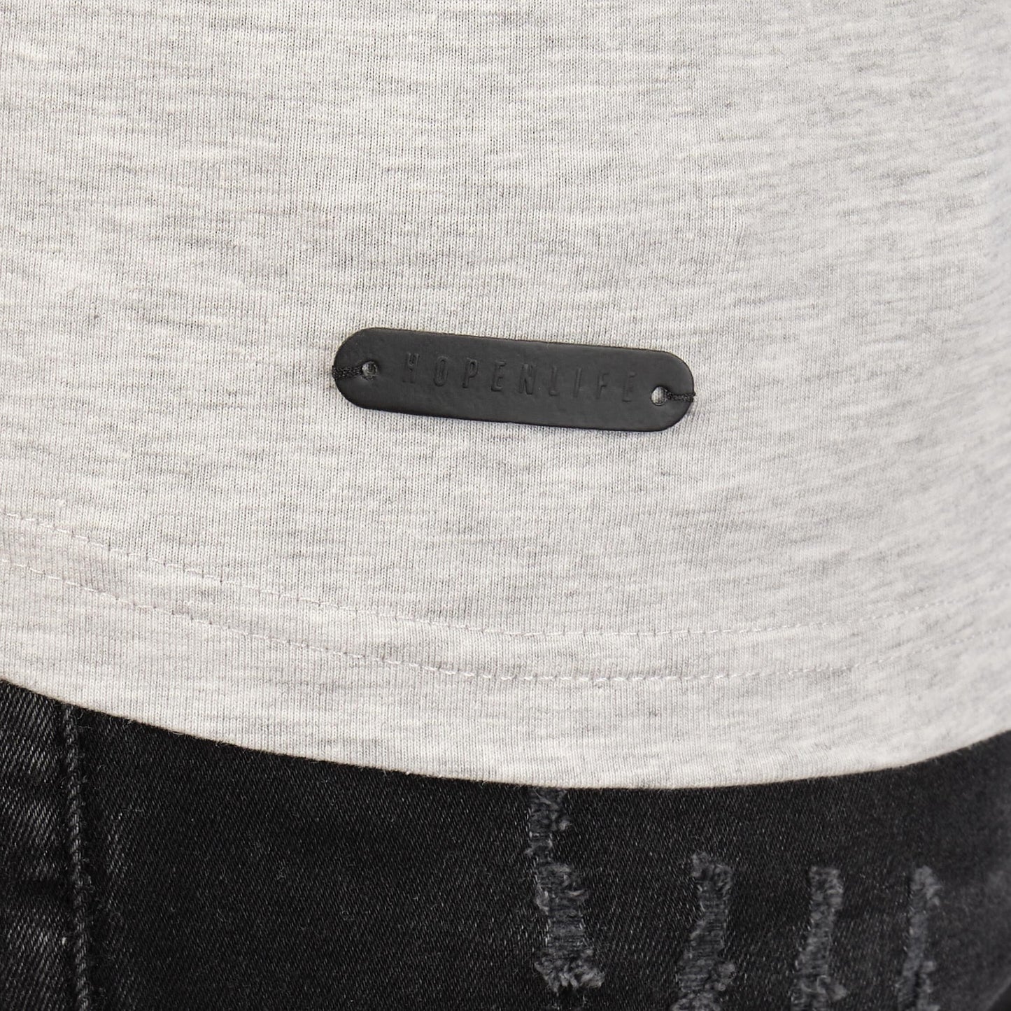 T-shirt uomo grigia con scollo a V