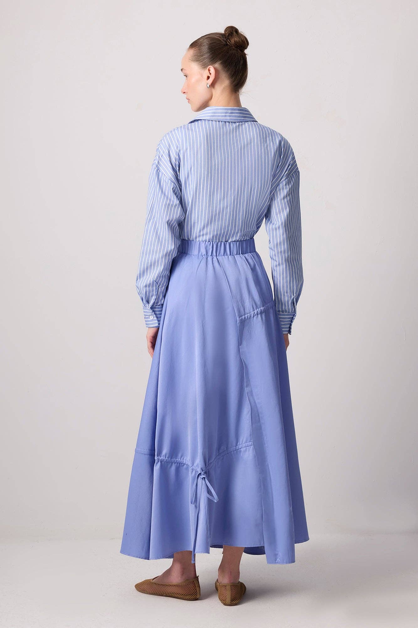 Gonna lunga azzurra con coulisse e orlo arricciato in misto cotone