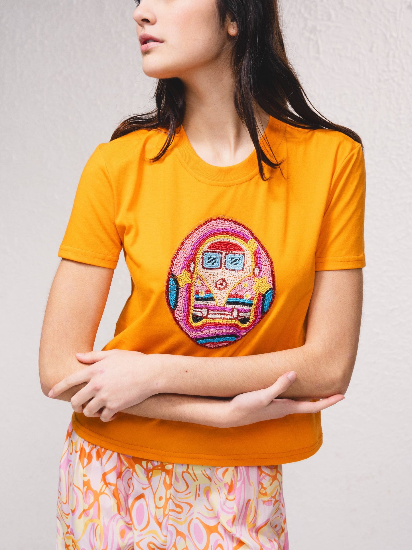 T-shirt in cotone con applicazioni di perline