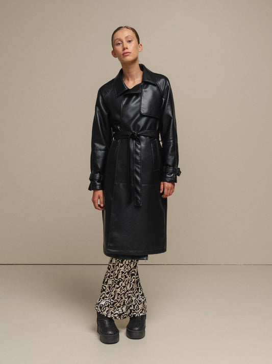 Cappotto trench effetto pelle con cintura
