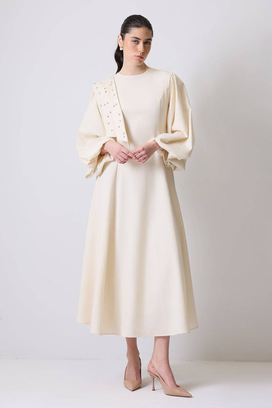 Abito midi pietra con maniche a palloncino e spalla gioiello