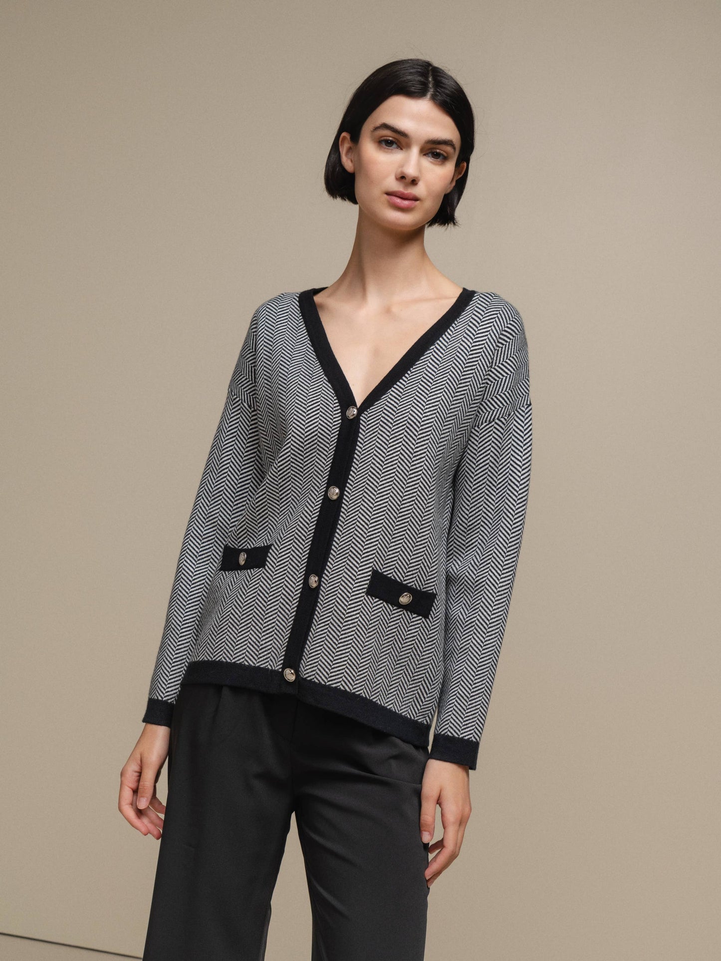 Cardigan in maglia a spina di pesce con bottoni