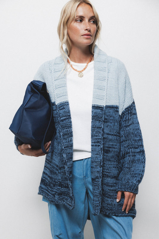 Cardigan bicolore in maglia oversize