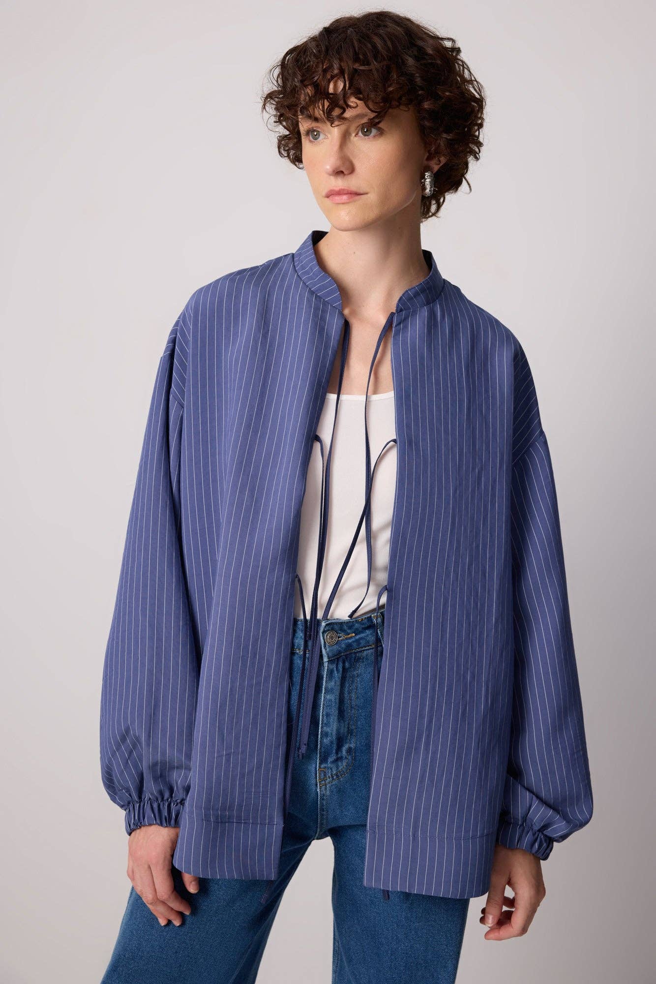 Giacca bomber in modal a righe sottili con laccetti