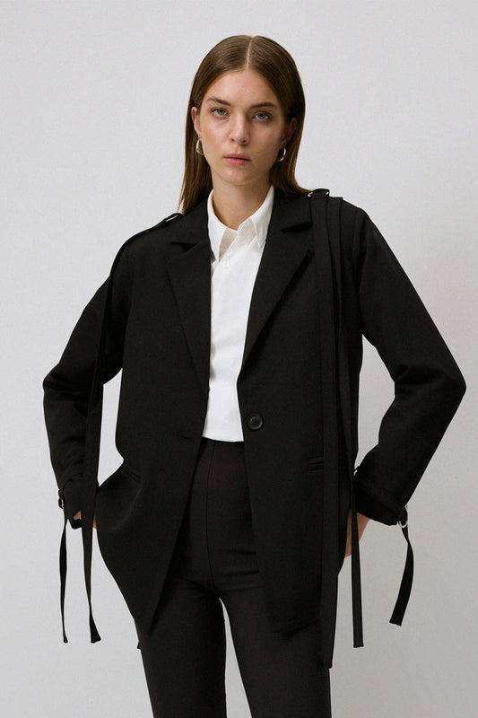 Blazer nero con dettagli metallici