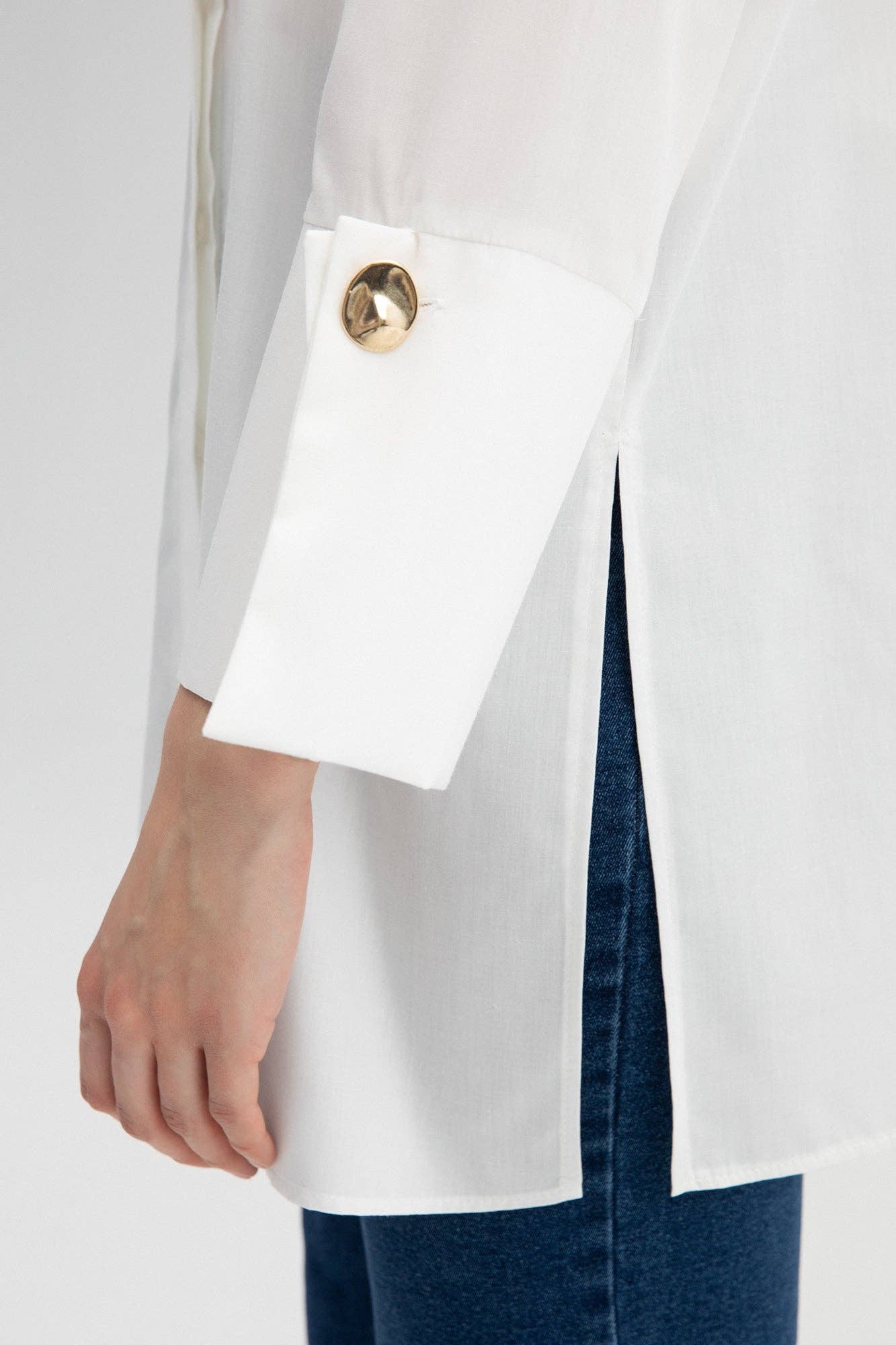 Camicia in popeline misto cotone con polsini ampi