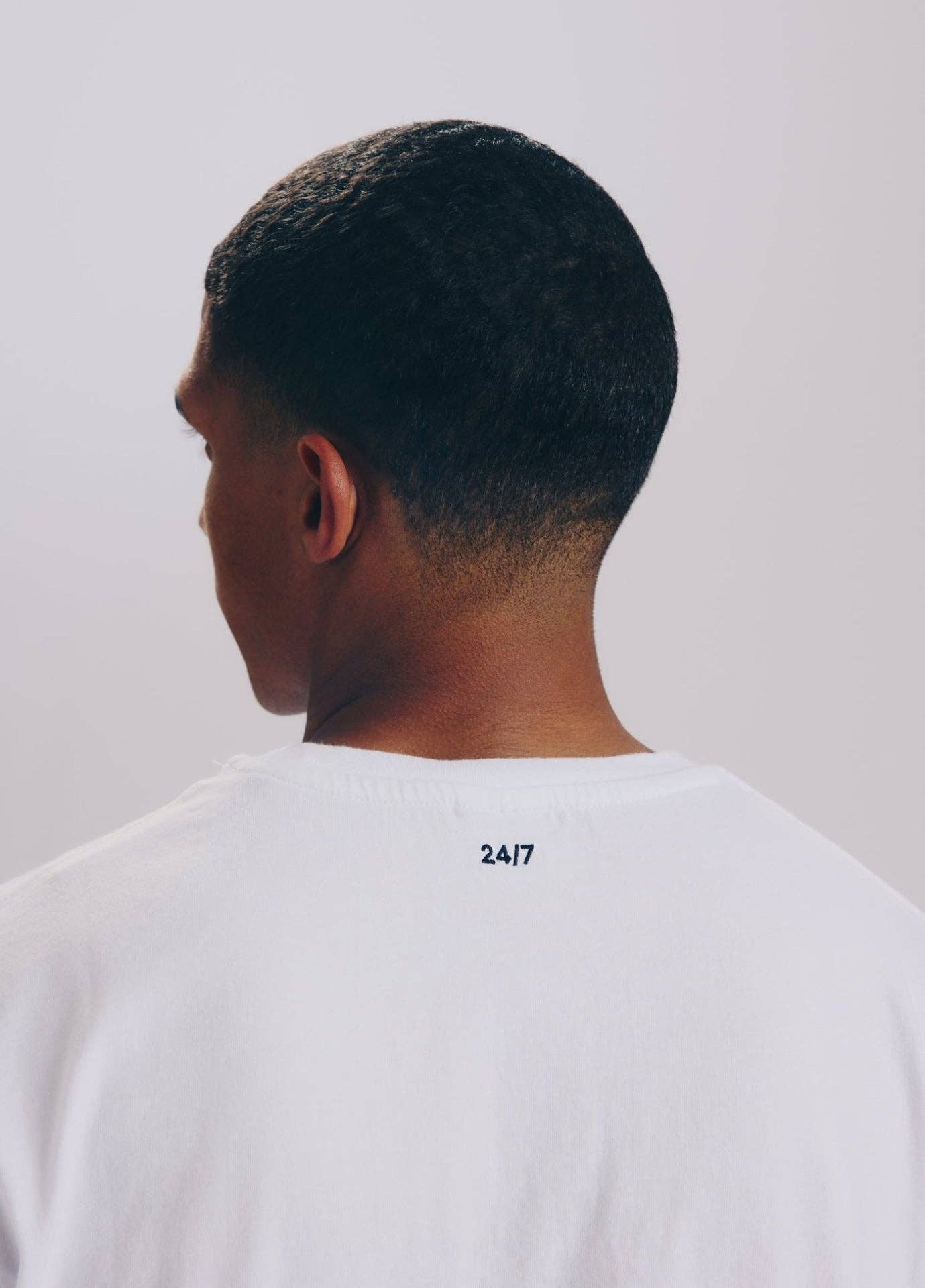 T-shirt oversize con scritta Overthinking