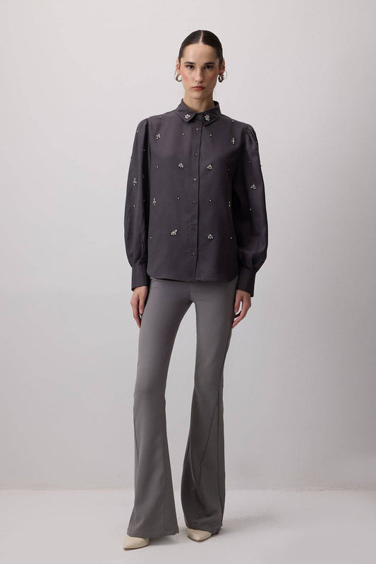 Camicia ricamata con pietre in mussola di cotone