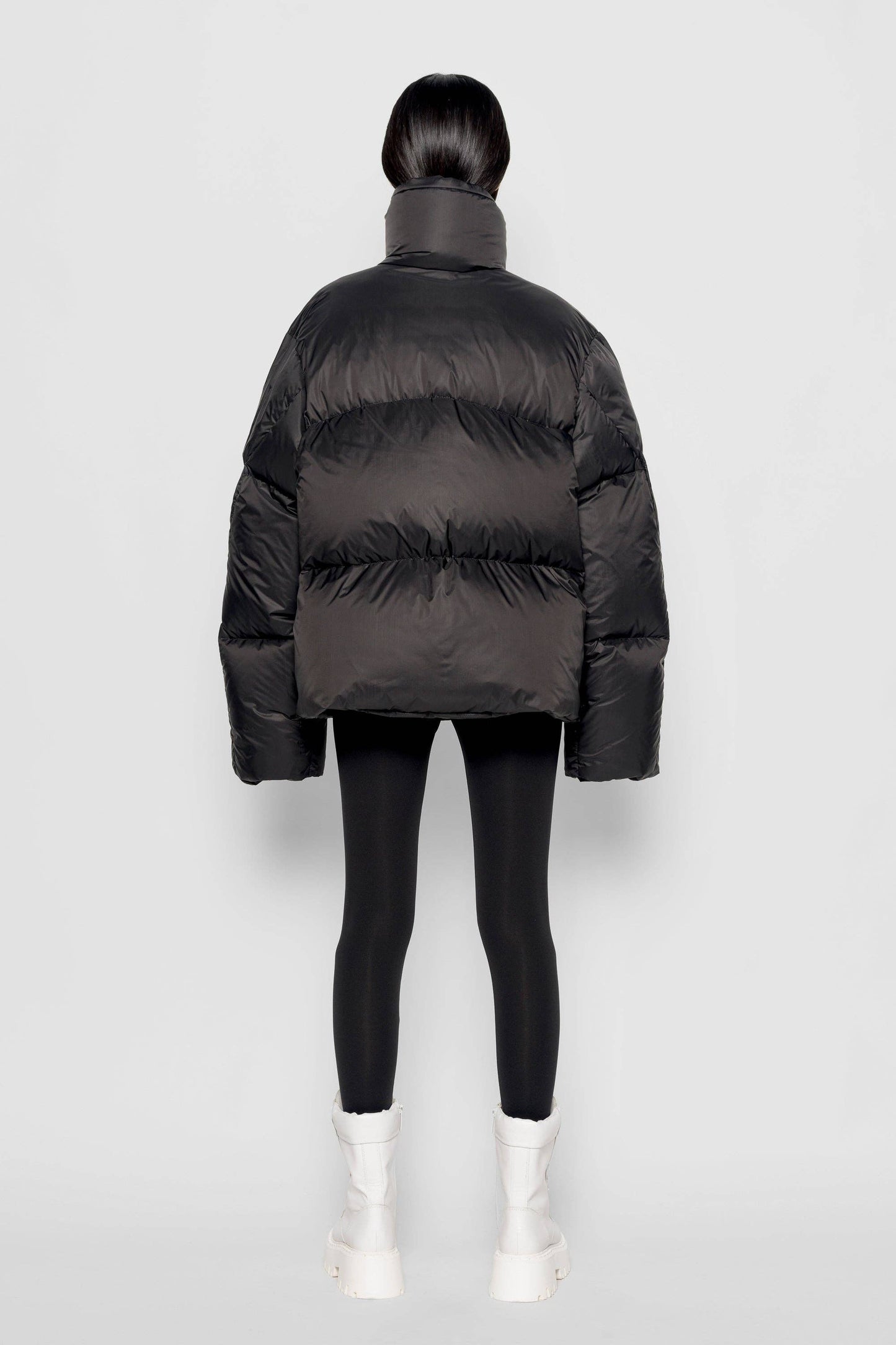 Piumino Oversize Nero con Collo Alto