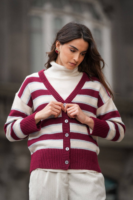 Cardigan a righe bordeaux con scollo a V