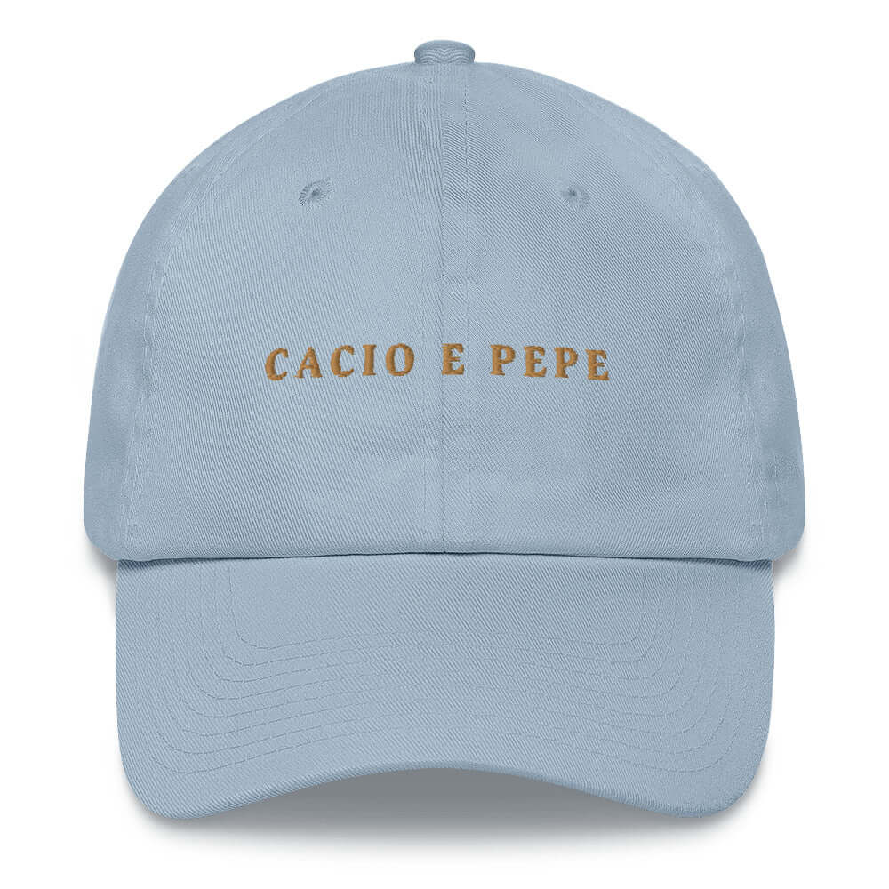 Cappellino Dad Hat ricamato “Cacio e Pepe” in cotone