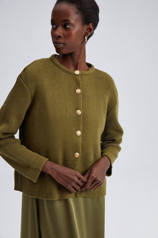 Cardigan in maglia kaki con bottoni dorati
