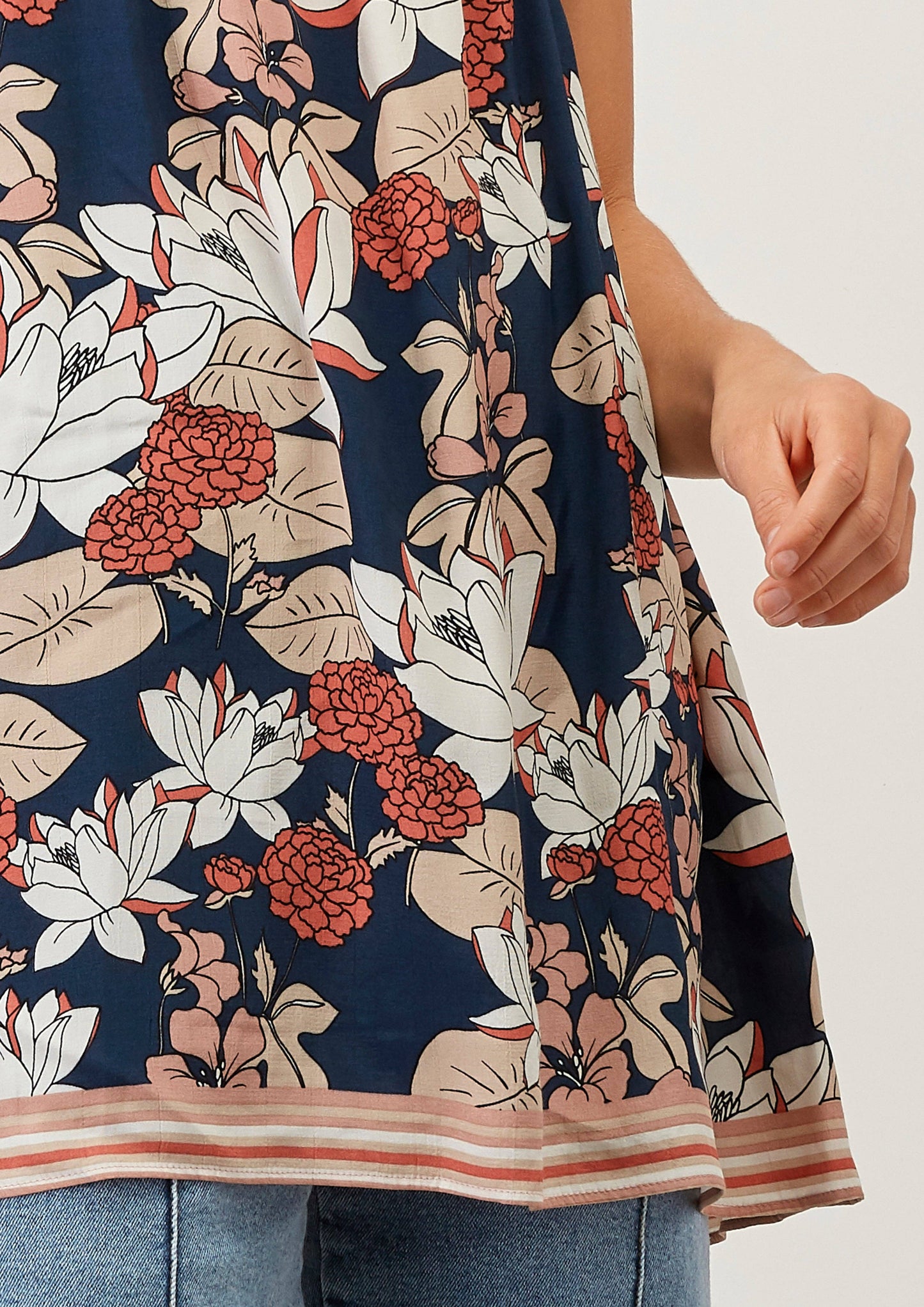 Tunica floreale bicolore con scollo a V