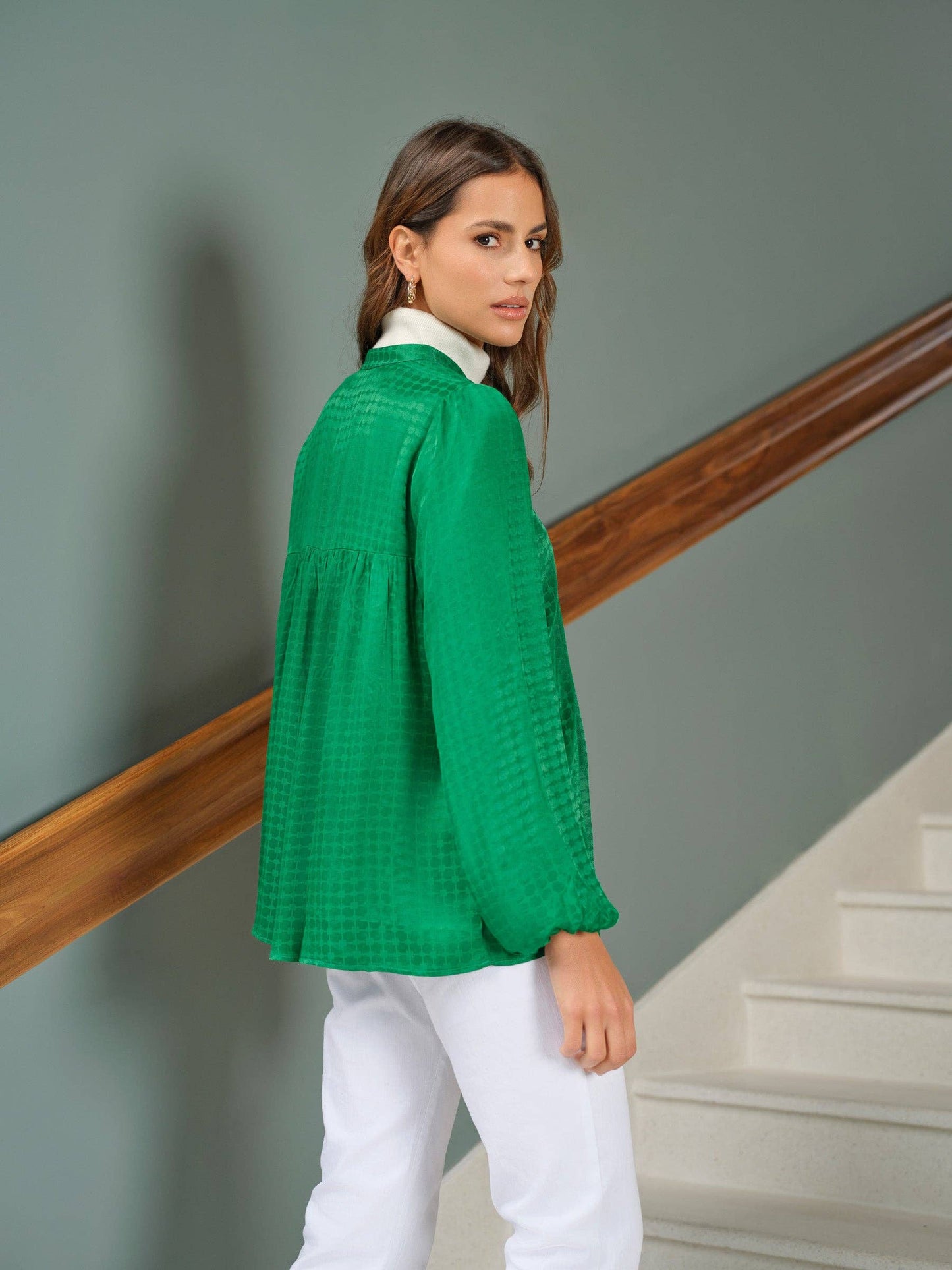 Tunica jacquard verde con fiocco al collo