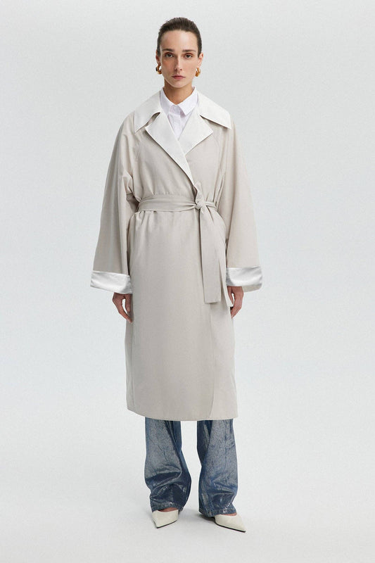 Trench oversize con maniche raglan e cintura