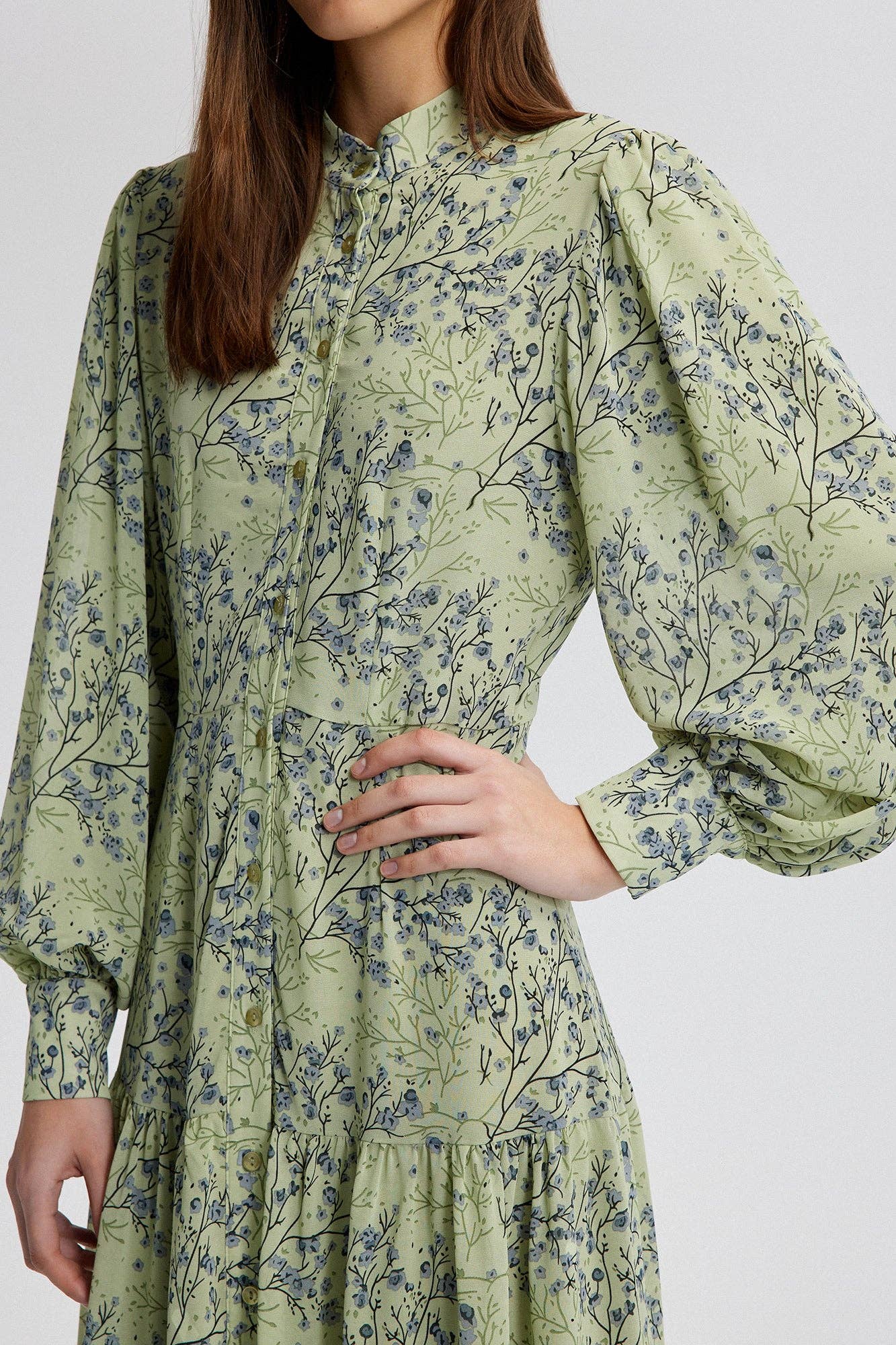 Abito camicia lungo in chiffon a fantasia floreale