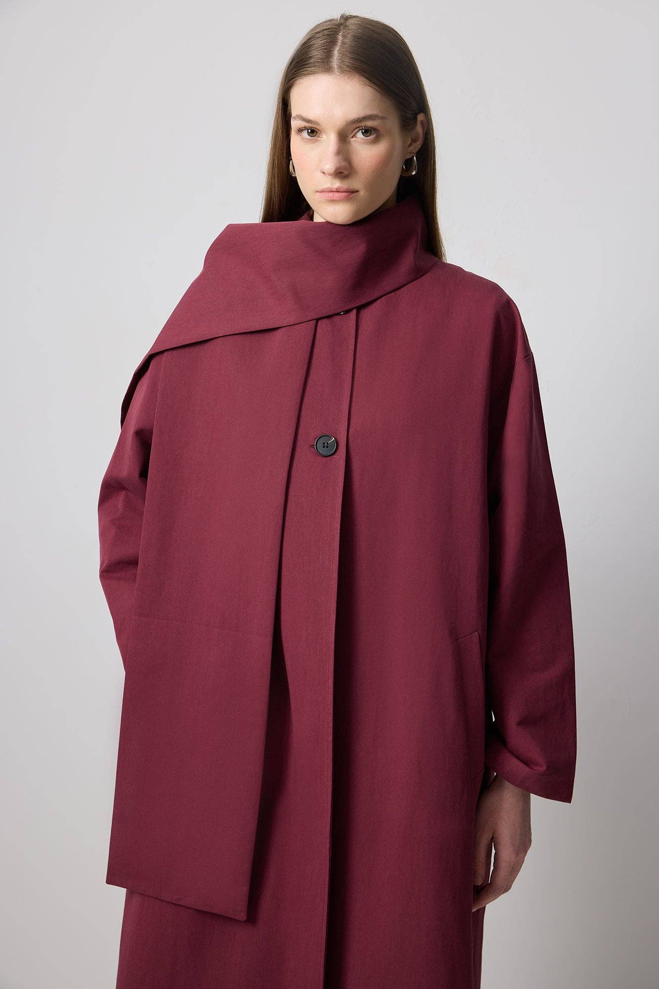 Trench coat lungo con sciarpa in misto cotone