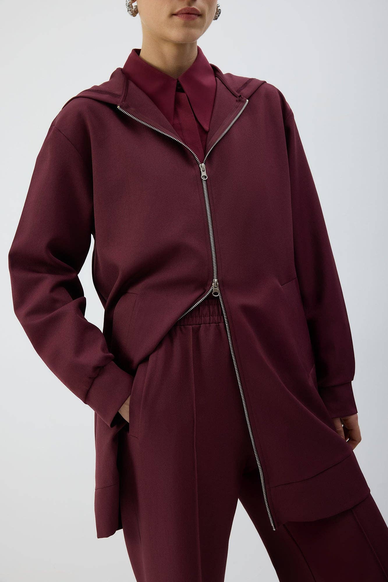 Giacca con cappuccio e zip lunga