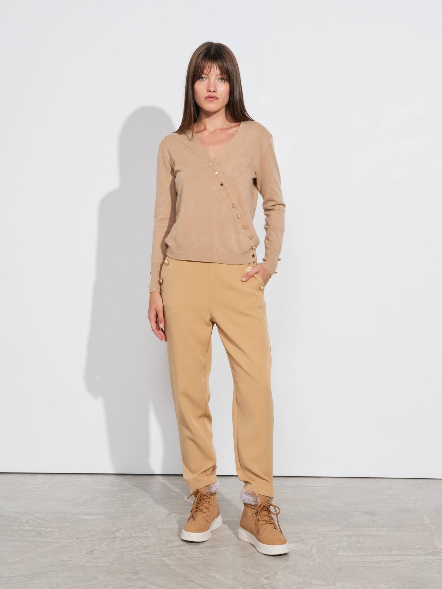 Pantaloni donna elasticizzati in tinta unita