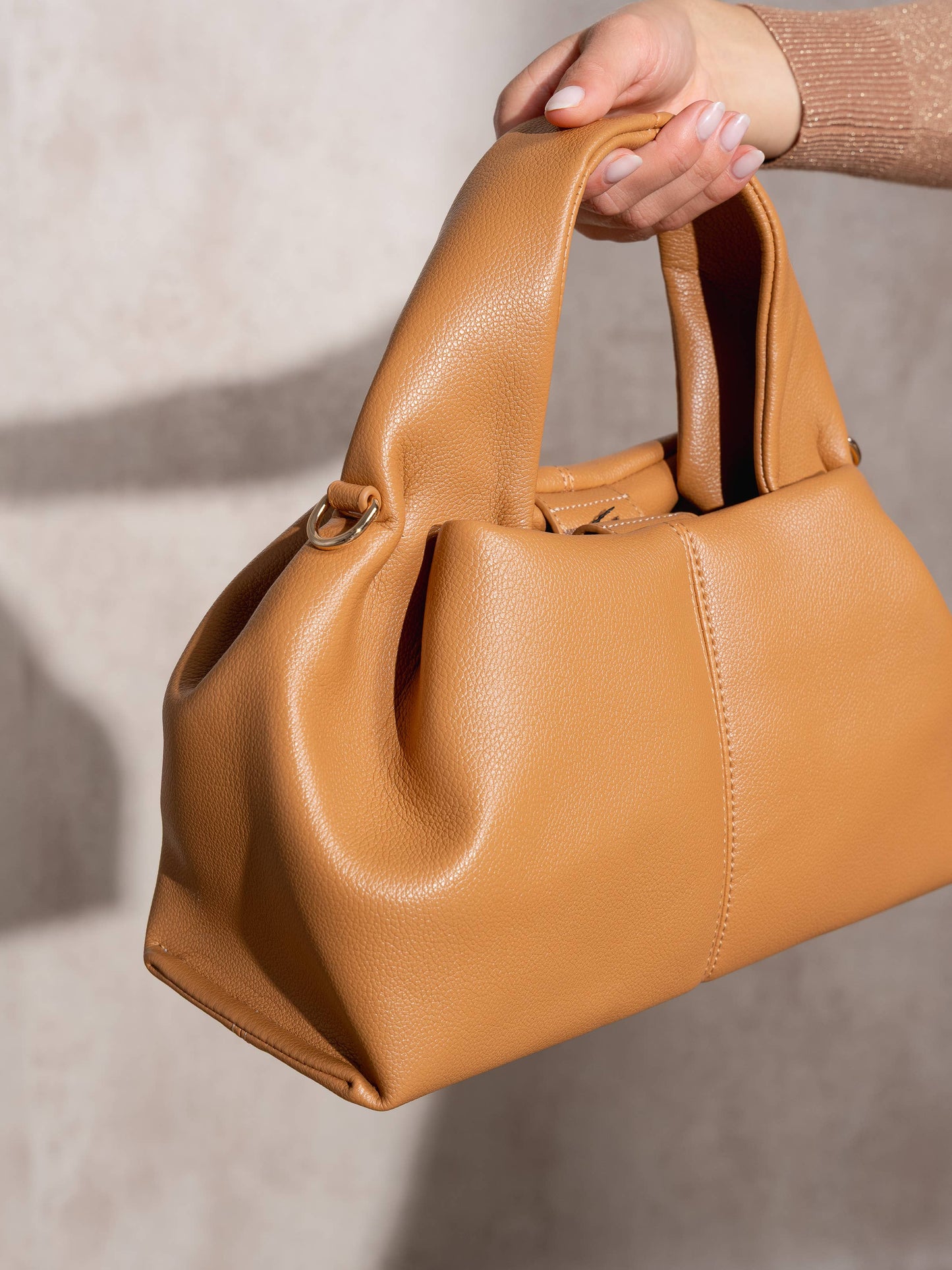 Borsa a mano morbida in ecopelle color cammello