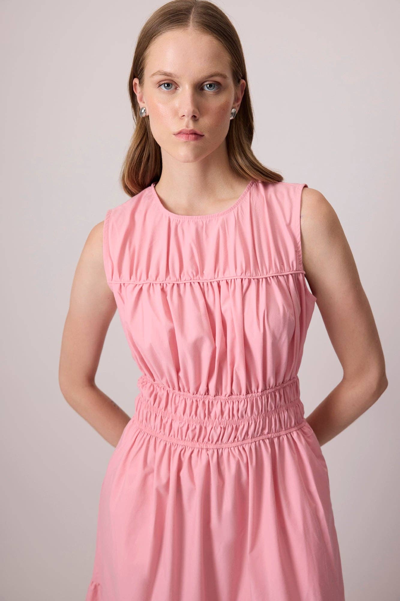 Abito lungo rosa in popeline a balze con smock