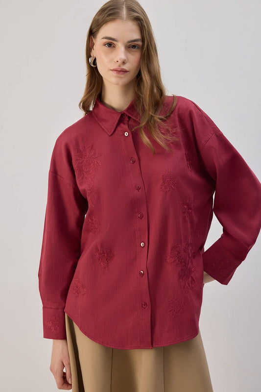 Camicia in gabardine ricamata