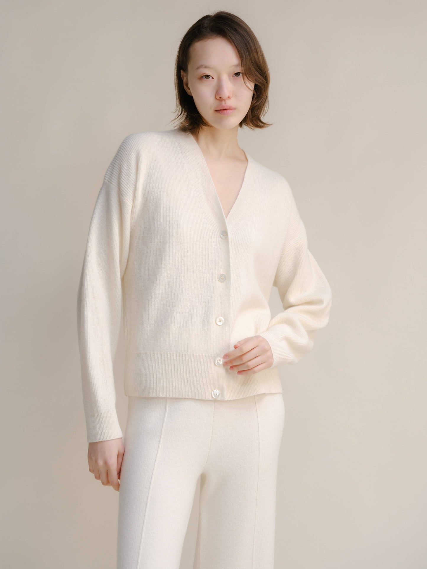 Cardigan a coste in misto cashmere minimal