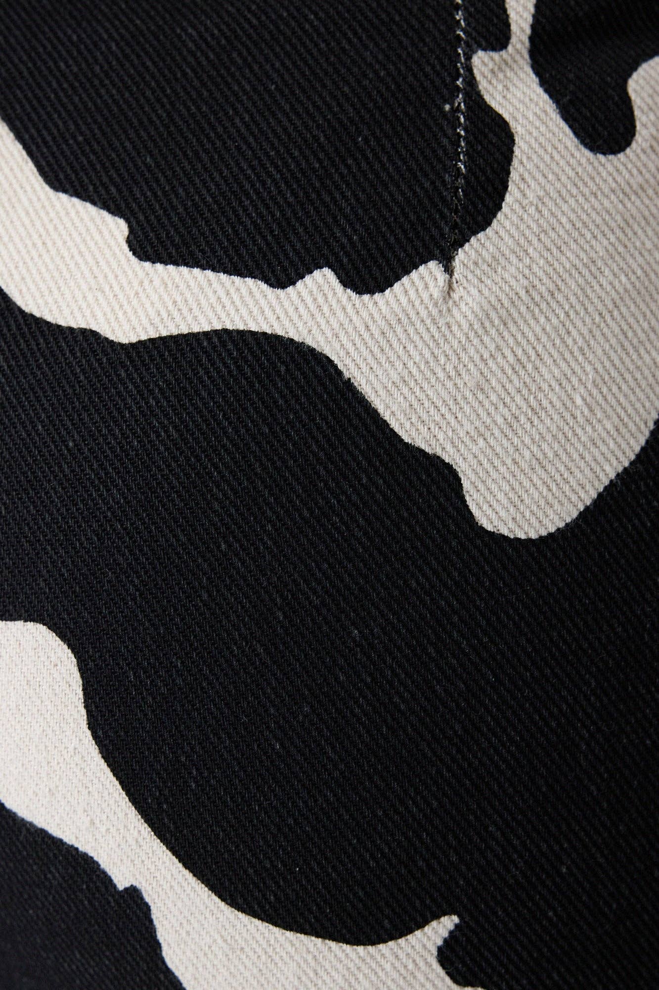 Pantaloni in gabardina con stampa geometrica