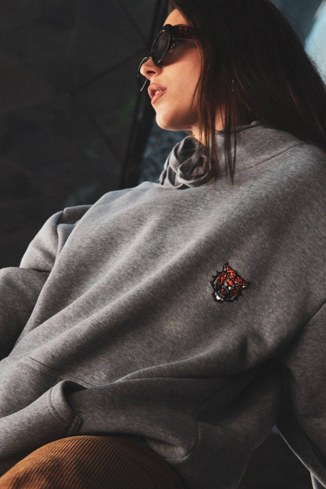 Felpa oversize unisex grigia con cappuccio