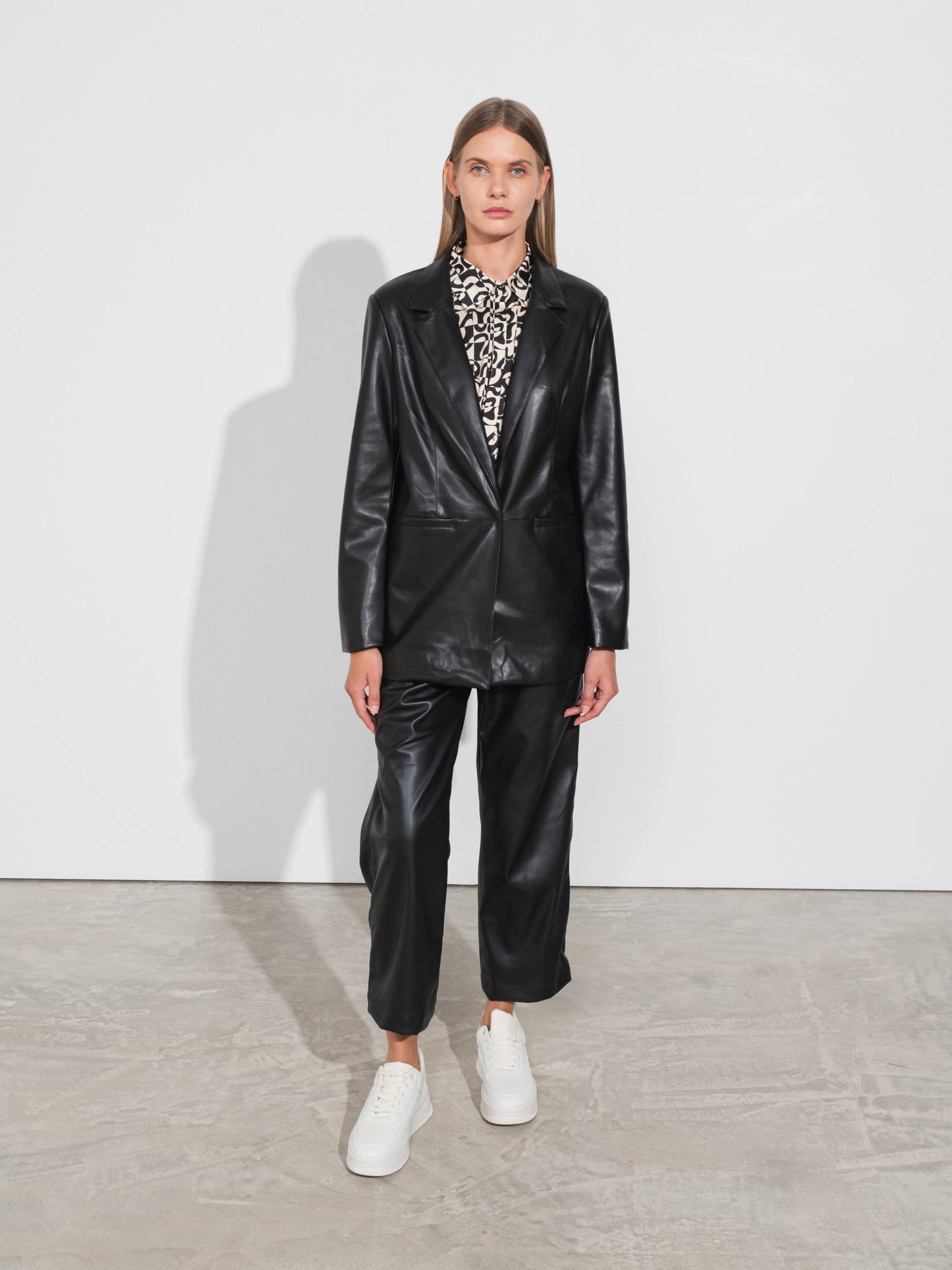 Blazer in ecopelle nero da donna