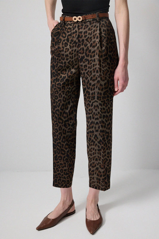 Pantaloni a carota leopardati affusolati