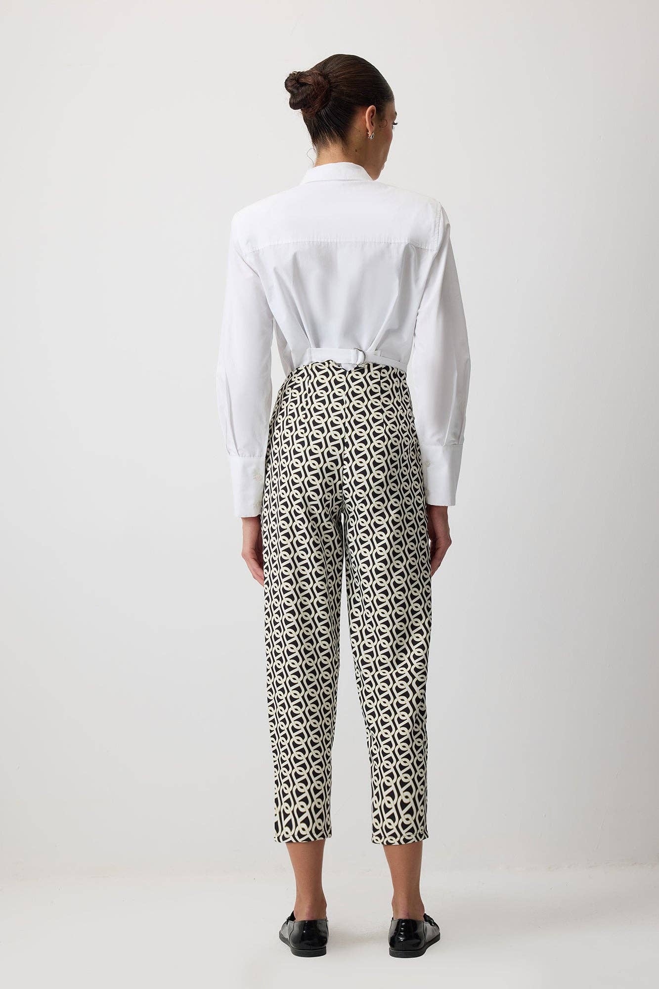 Pantaloni cropped a fantasia geometrica