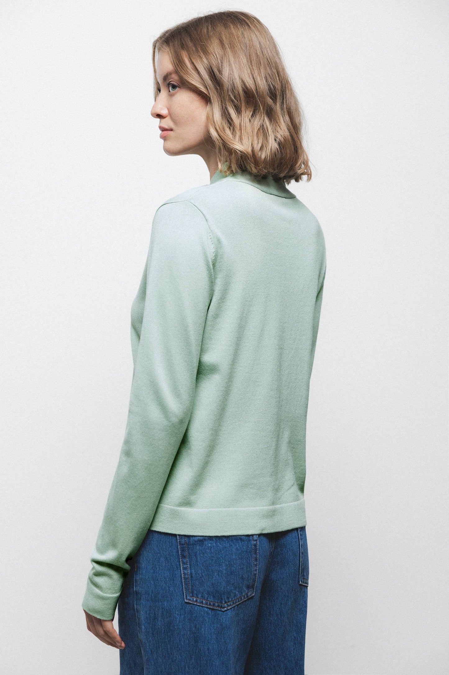 Maglione in maglia rasata con fiocco e scollo a V
