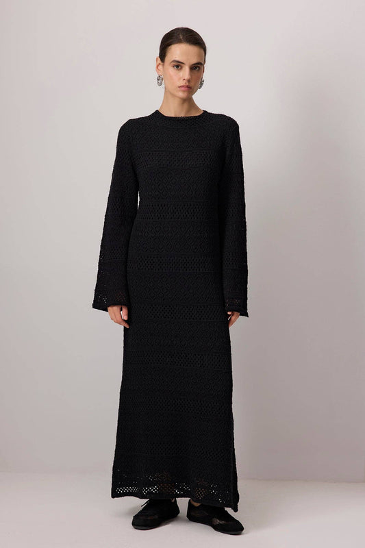 Abito lungo in maglia crochet con maniche lunghe
