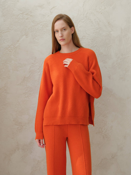 Maglione girocollo a coste con spacchi laterali in misto cashmere
