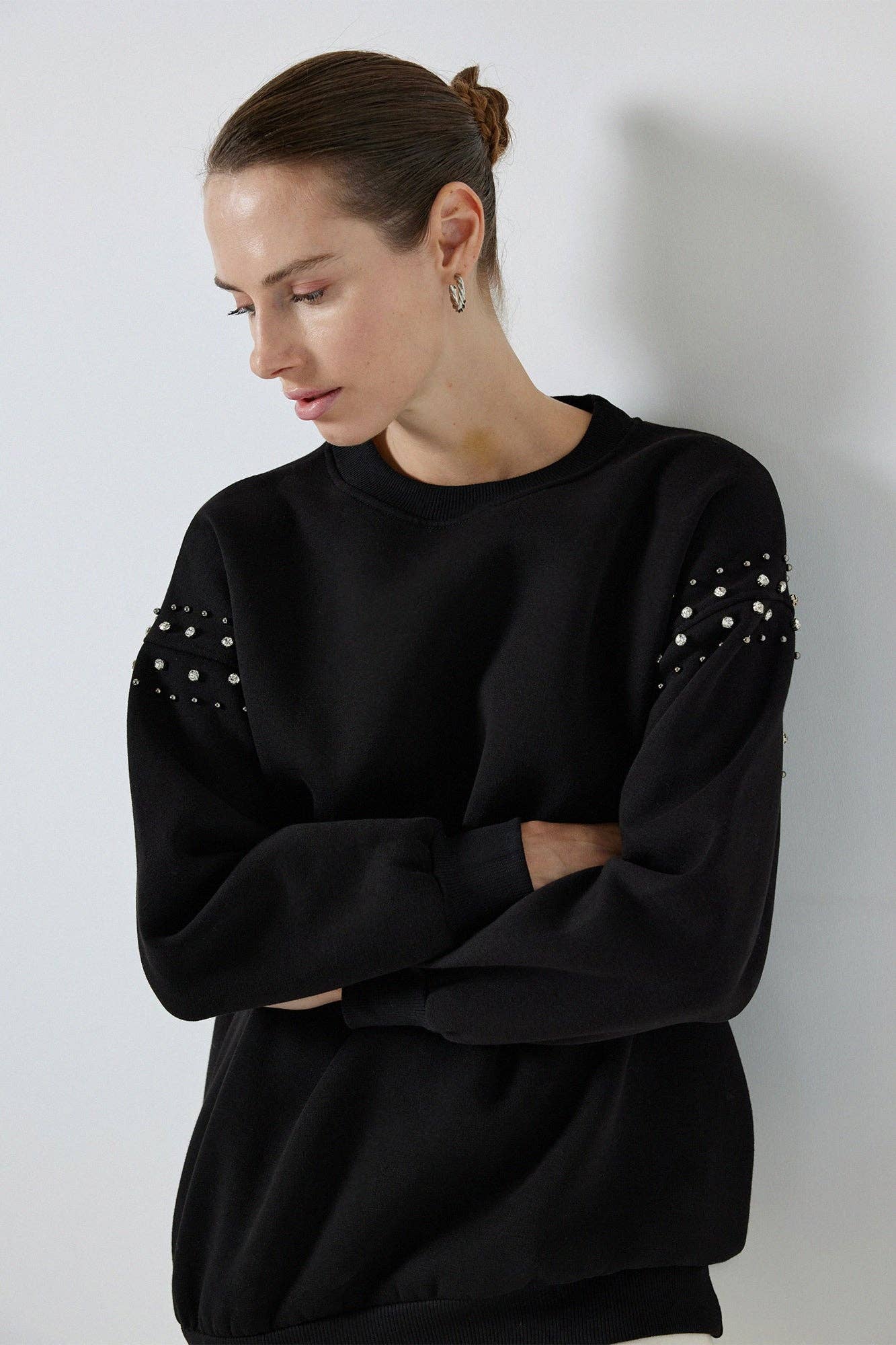 Felpa oversize con dettagli gioiello sulle maniche