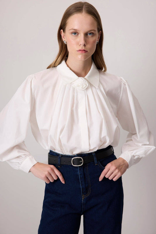 Camicia in cotone con rosellina al collo
