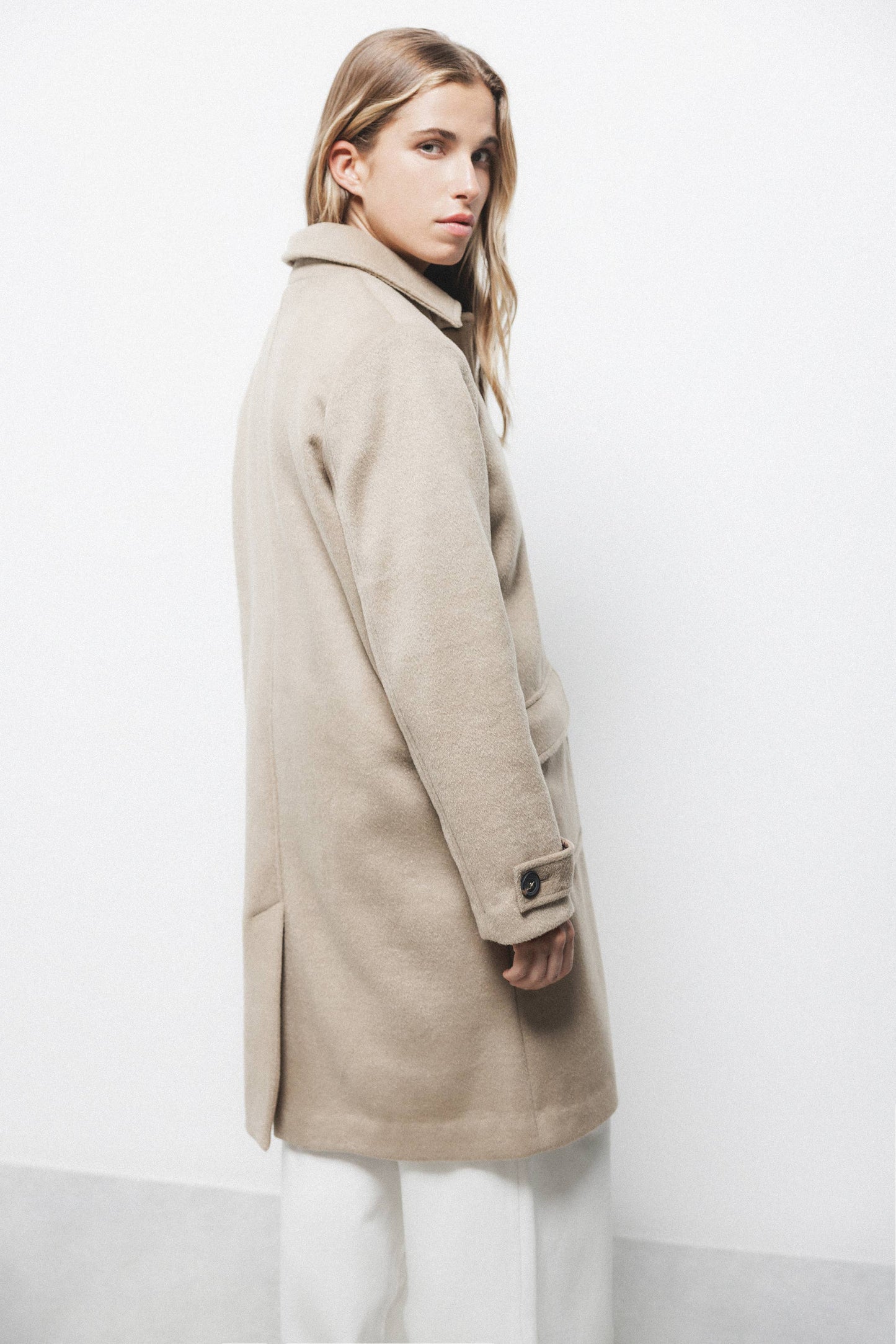 Cappotto lungo minimal con colletto classico
