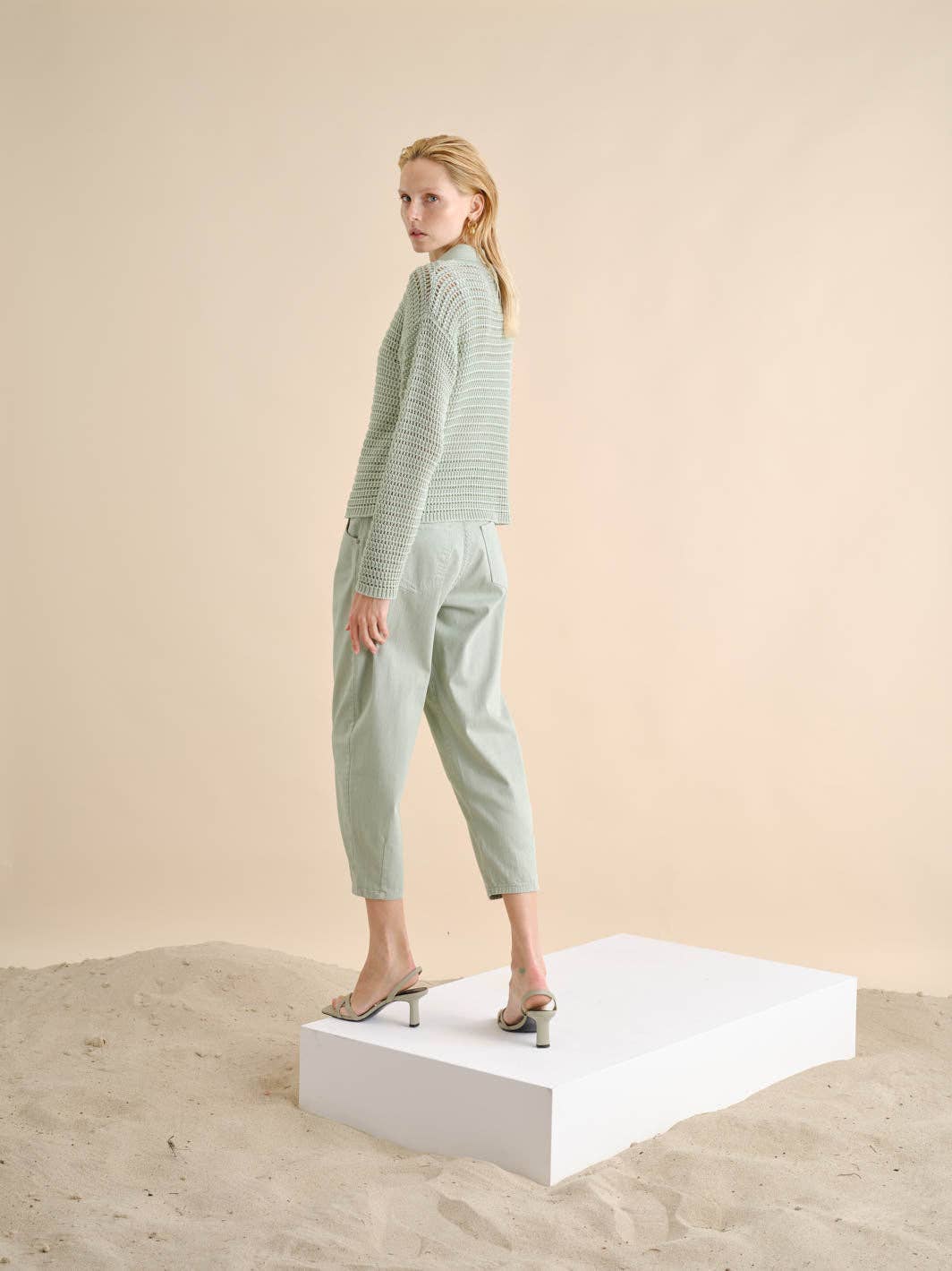 Cardigan traforato in cotone con colletto e bottoni