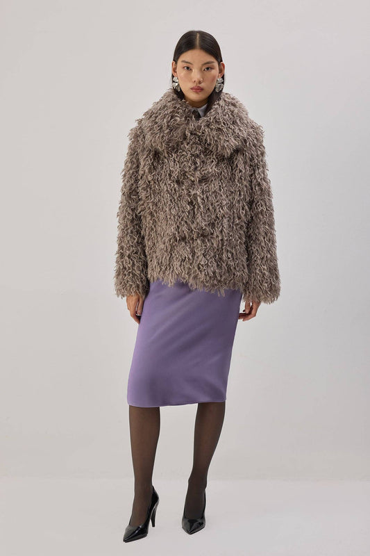 Cappotto in pelliccia sintetica riccia color visone