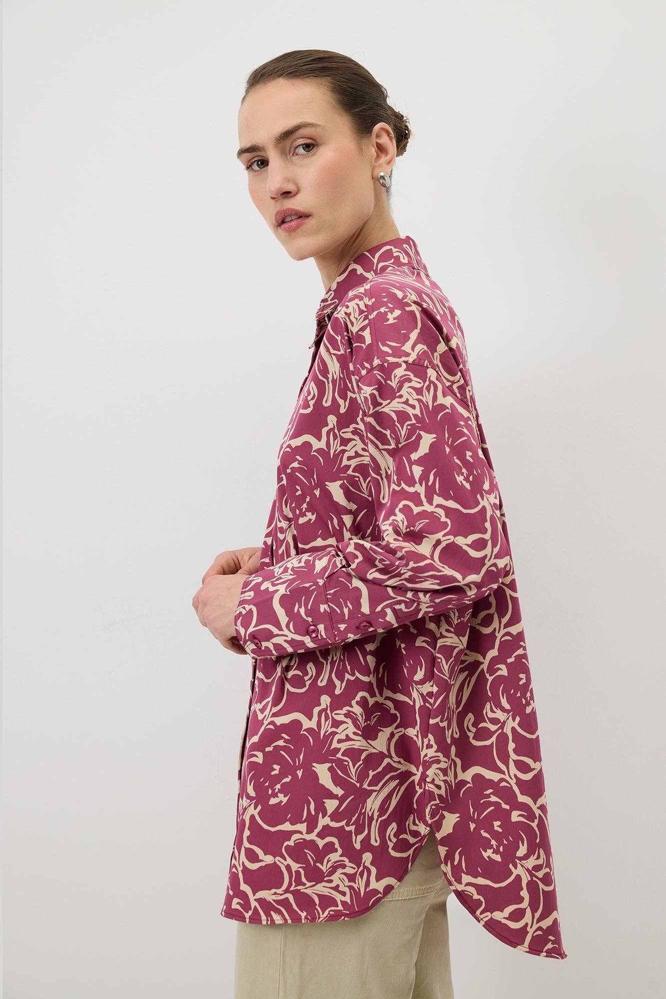 Camicia rosa a fantasia floreale dal fit comodo