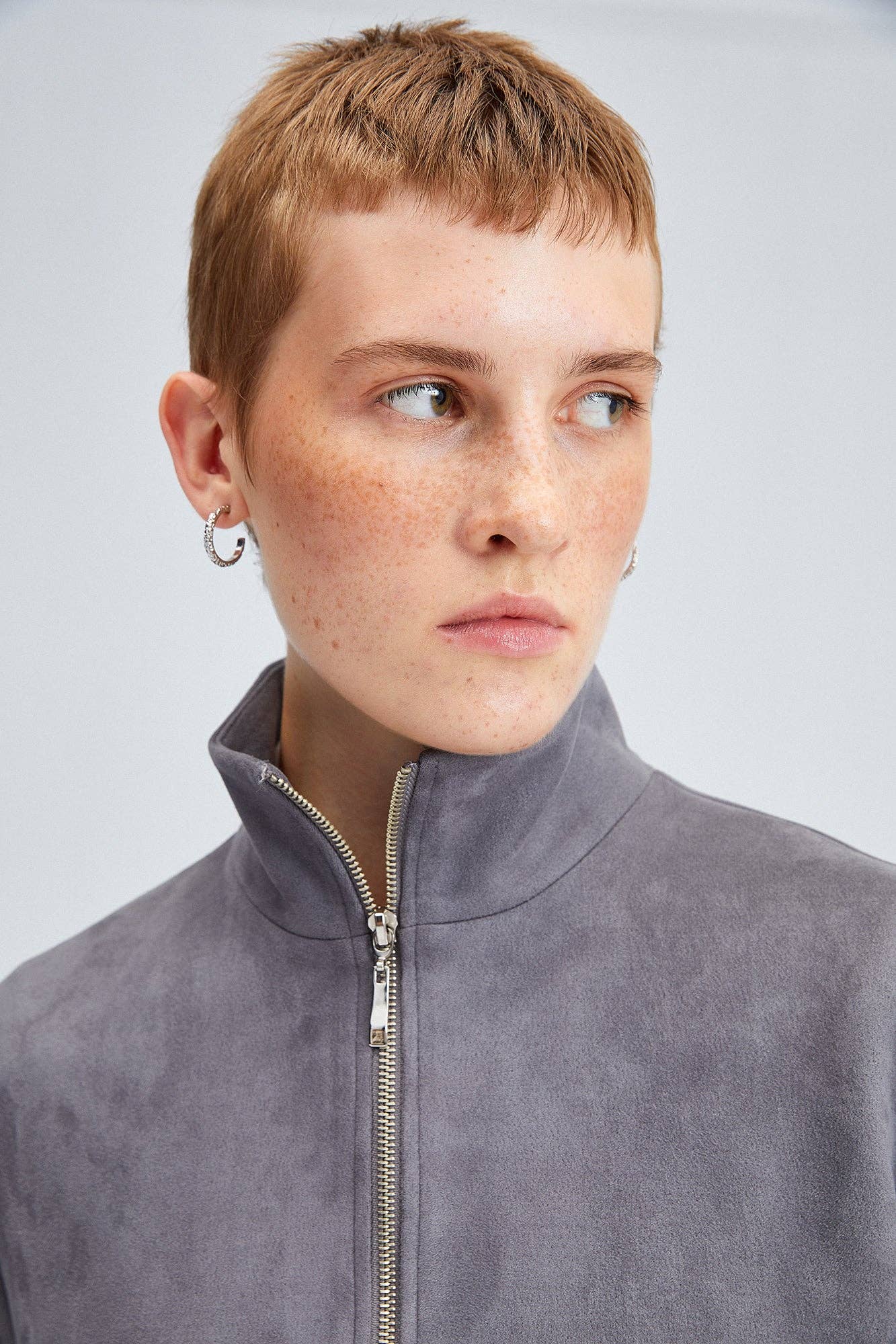 Giacca effetto suede con zip e collo alto