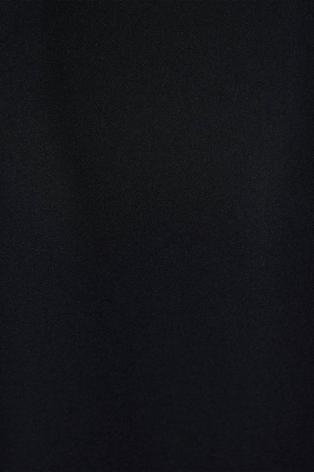 Camicia in crêpe nera con maniche a nappine