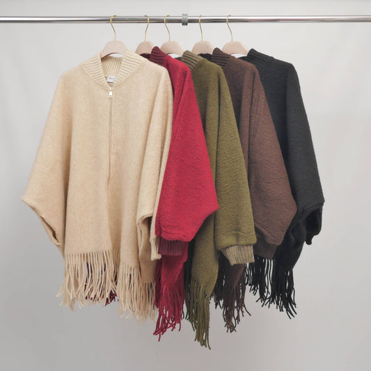 Poncho in maglia con frange e zip, maniche a pipistrello