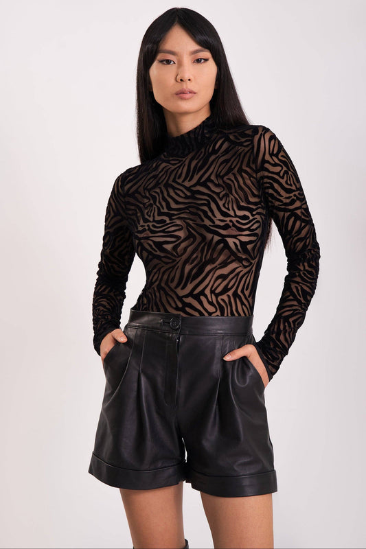 Shorts donna a vita alta effetto pelle con risvolto